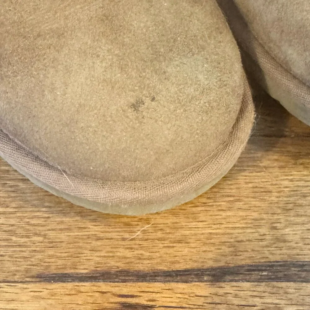 UGG Women's Classic Short II - Picture 2 of 6